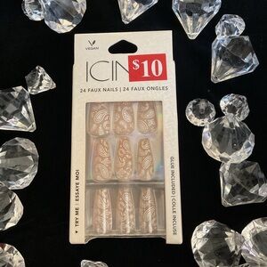 Icing vegan press on nails